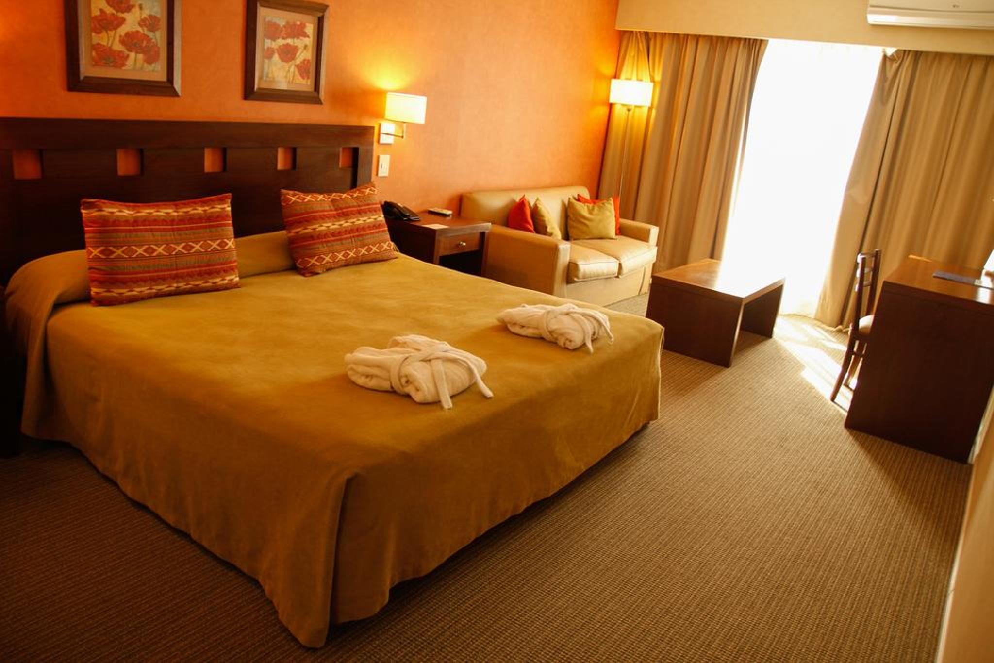 Hotel Howard Johnson Trenque Lauquen Εξωτερικό φωτογραφία