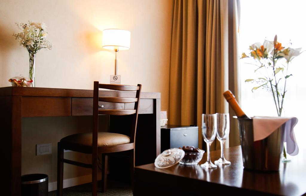 Hotel Howard Johnson Trenque Lauquen Εξωτερικό φωτογραφία