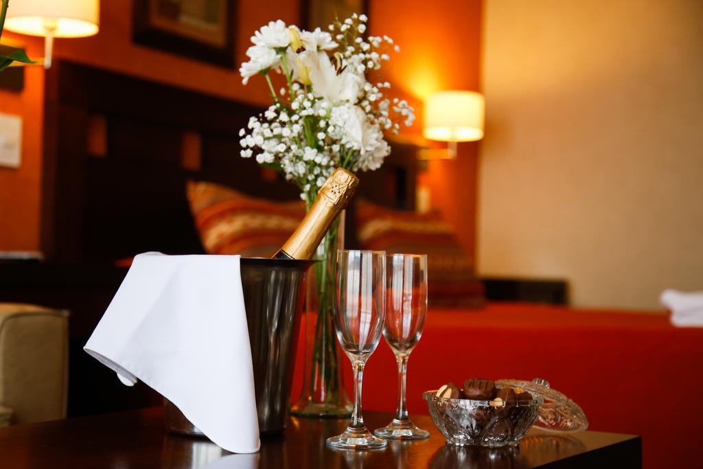 Hotel Howard Johnson Trenque Lauquen Εξωτερικό φωτογραφία